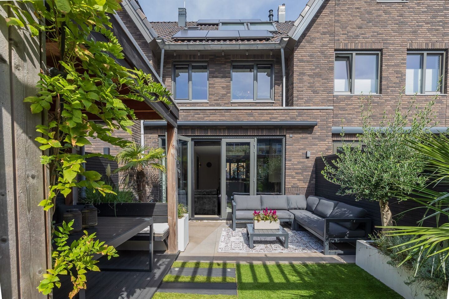Tussenwoning te koop: Meeroever 5, Hillegom