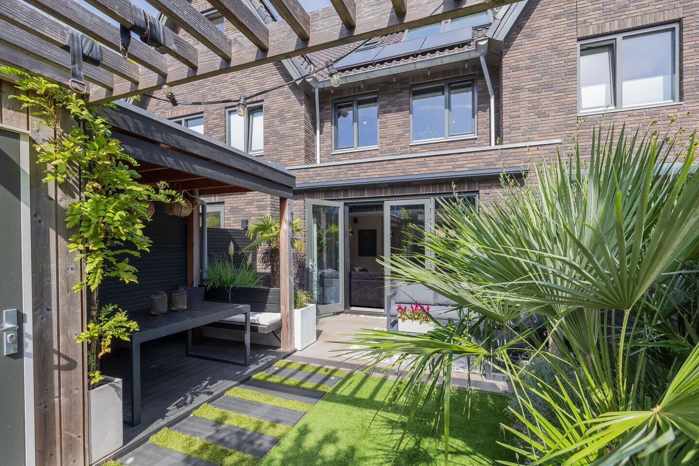 Tussenwoning te koop: Meeroever 5, Hillegom