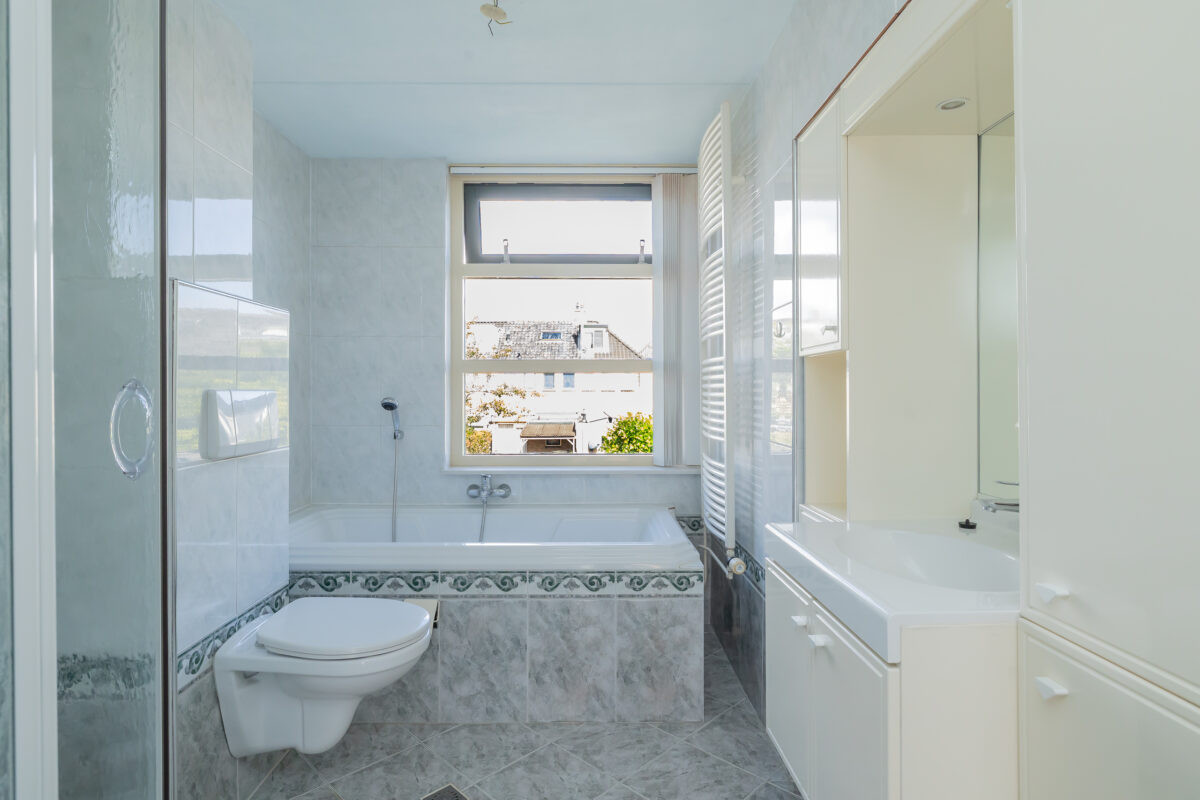 Tussenwoning te koop: Meerdorpstraat 31, Hillegom