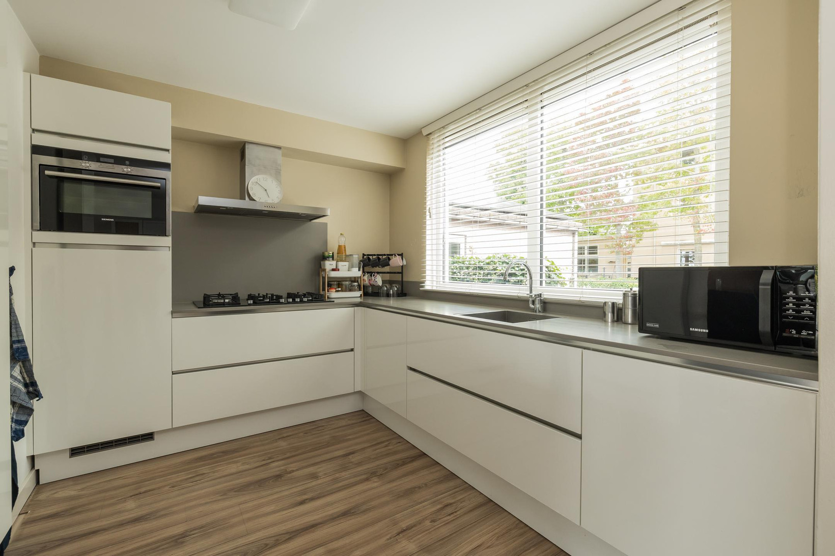 Tussenwoning te koop: Stationsweg 53, Hillegom