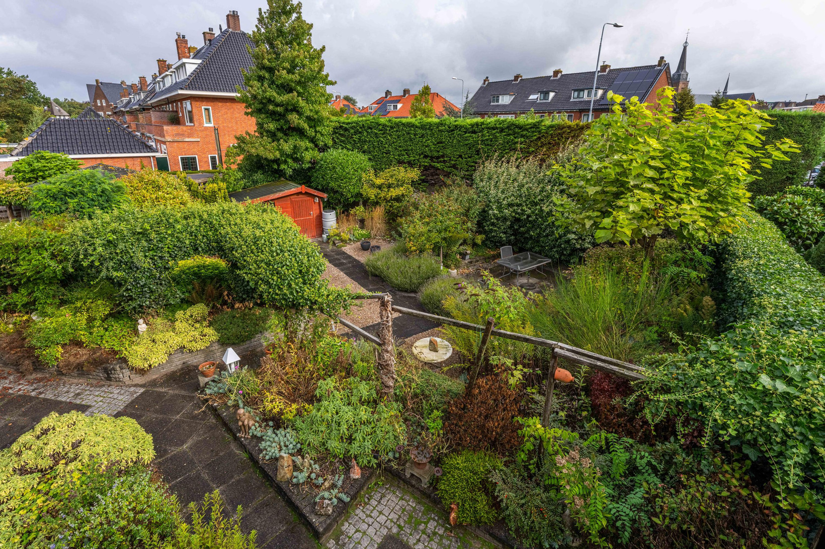 Tussenwoning te koop: Van den Endeplein 2, Hillegom
