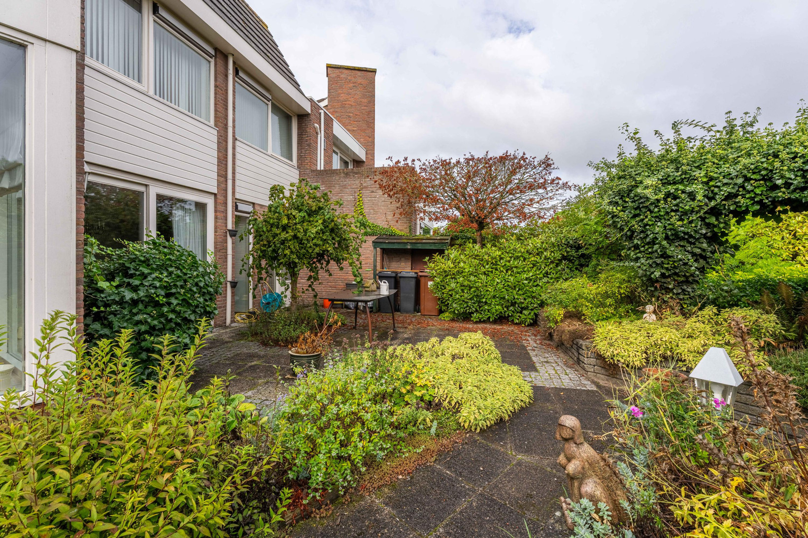 Tussenwoning te koop: Van den Endeplein 2, Hillegom
