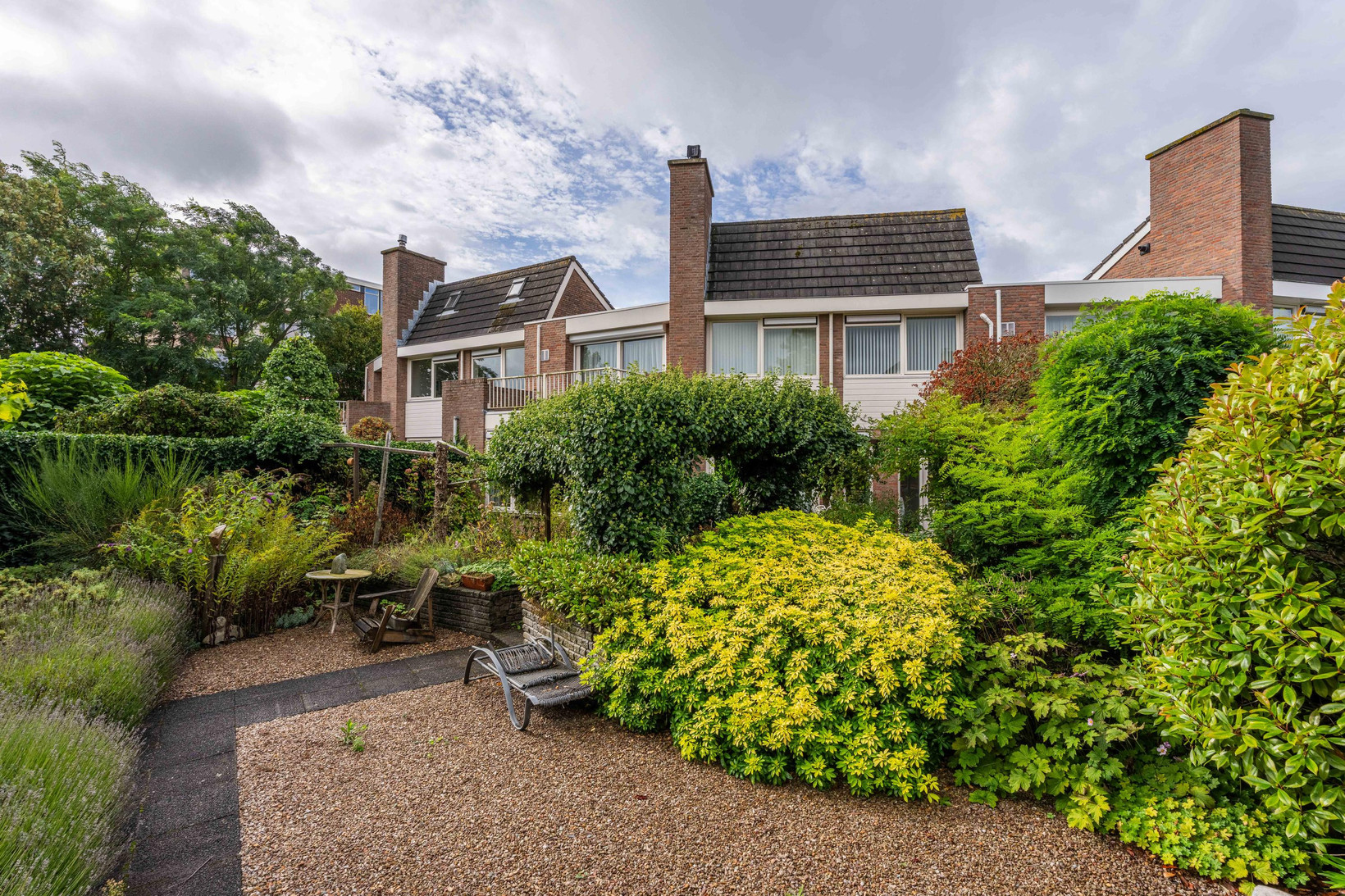 Tussenwoning te koop: Van den Endeplein 2, Hillegom