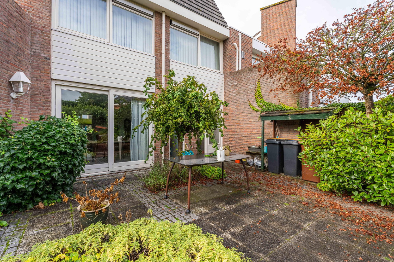 Tussenwoning te koop: Van den Endeplein 2, Hillegom
