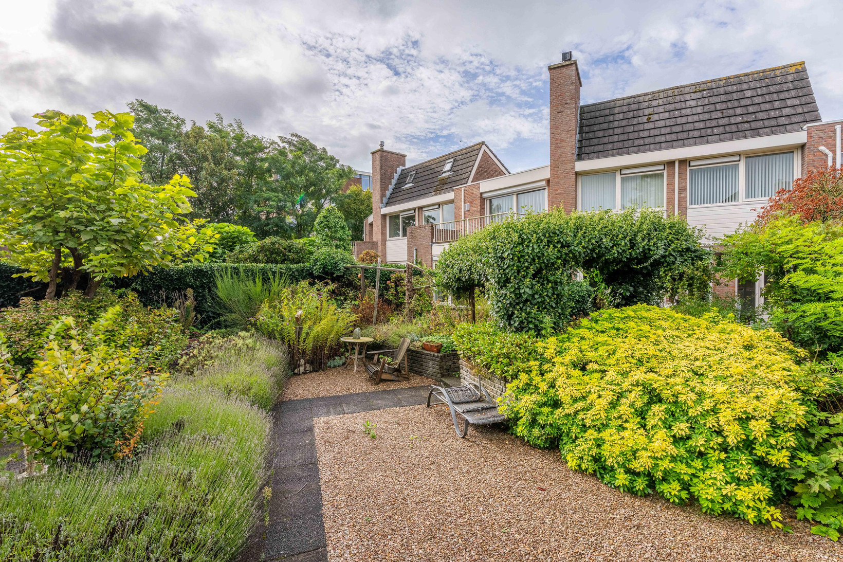 Tussenwoning te koop: Van den Endeplein 2, Hillegom