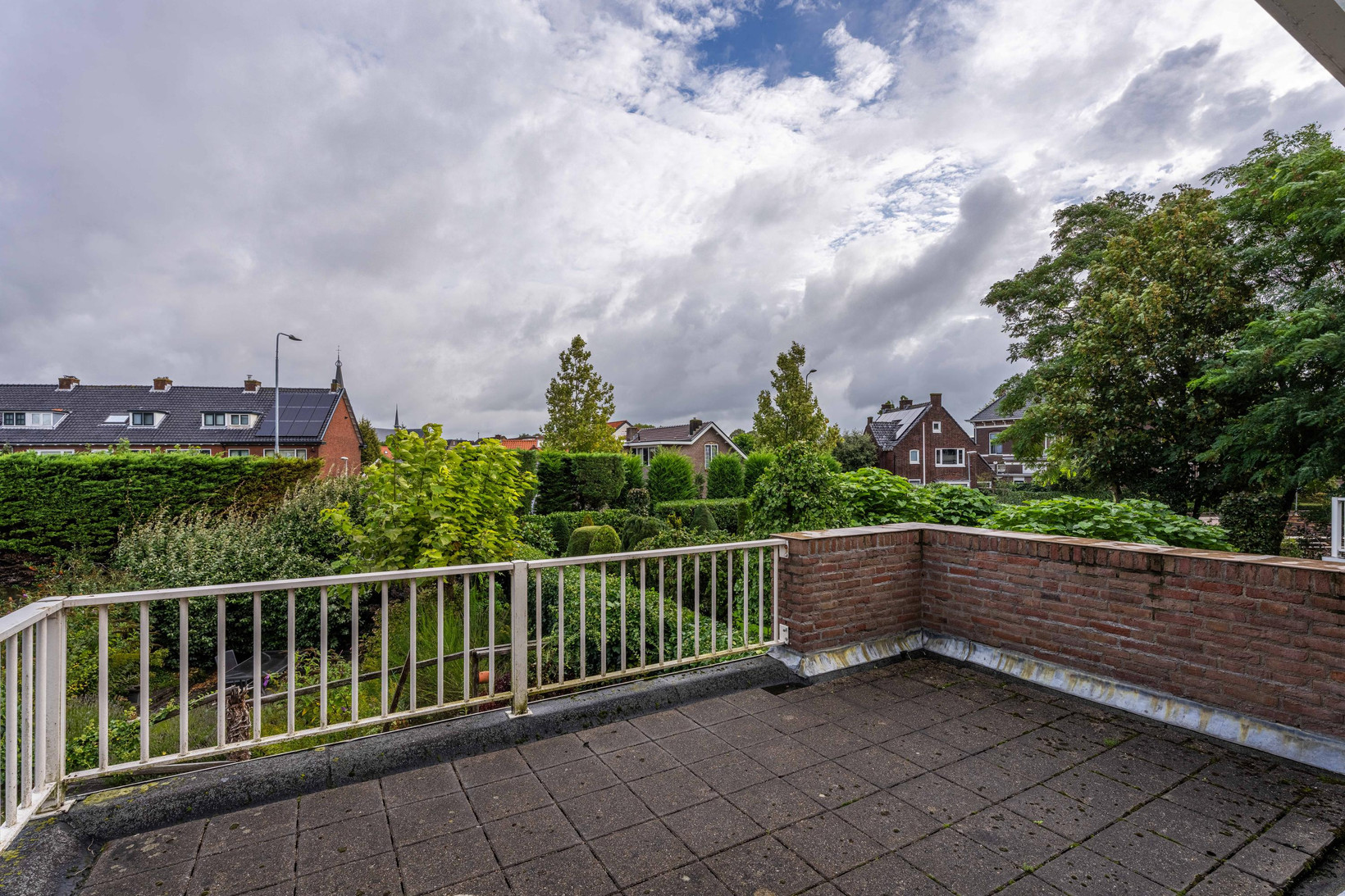 Tussenwoning te koop: Van den Endeplein 2, Hillegom