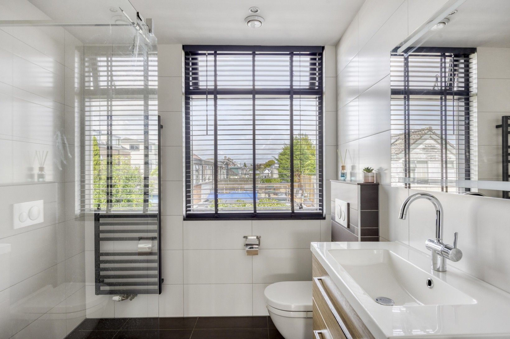 Tussenwoning te koop: Maerten Trompstraat 2, Hillegom