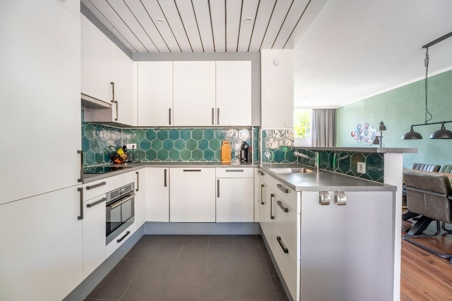 Tussenwoning te koop: Schoonoord 94, Voorhout