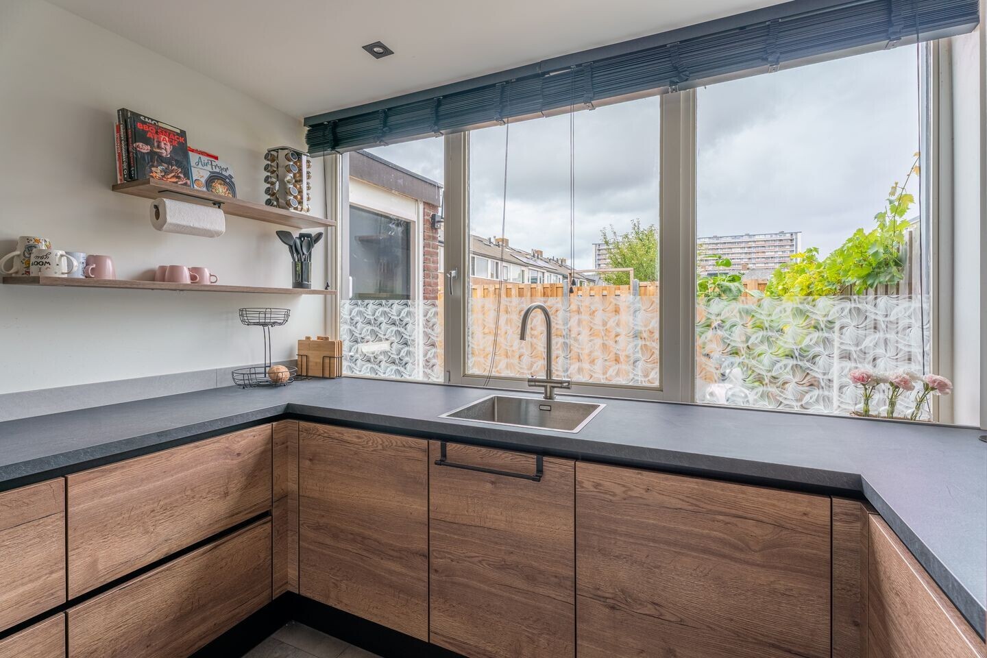 Hoekwoning te koop: Boshuysenstraat 12, Katwijk