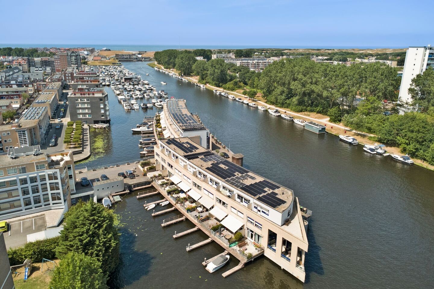 Tussenwoning te koop: 't Schip 8, Katwijk