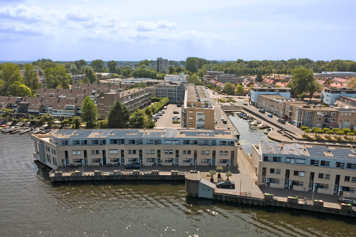 Tussenwoning te koop: 't Schip 8, Katwijk