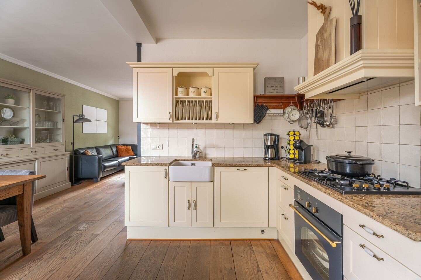 Tussenwoning te koop: Annastraat 17, Katwijk