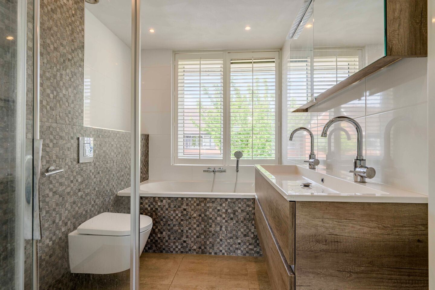Hoekwoning te koop: van der Vliststraat 1, Rijnsburg