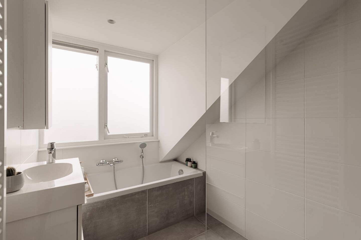 Tussenwoning te koop: Van Zuylen van Nijeveltstraat 278, Wassenaar