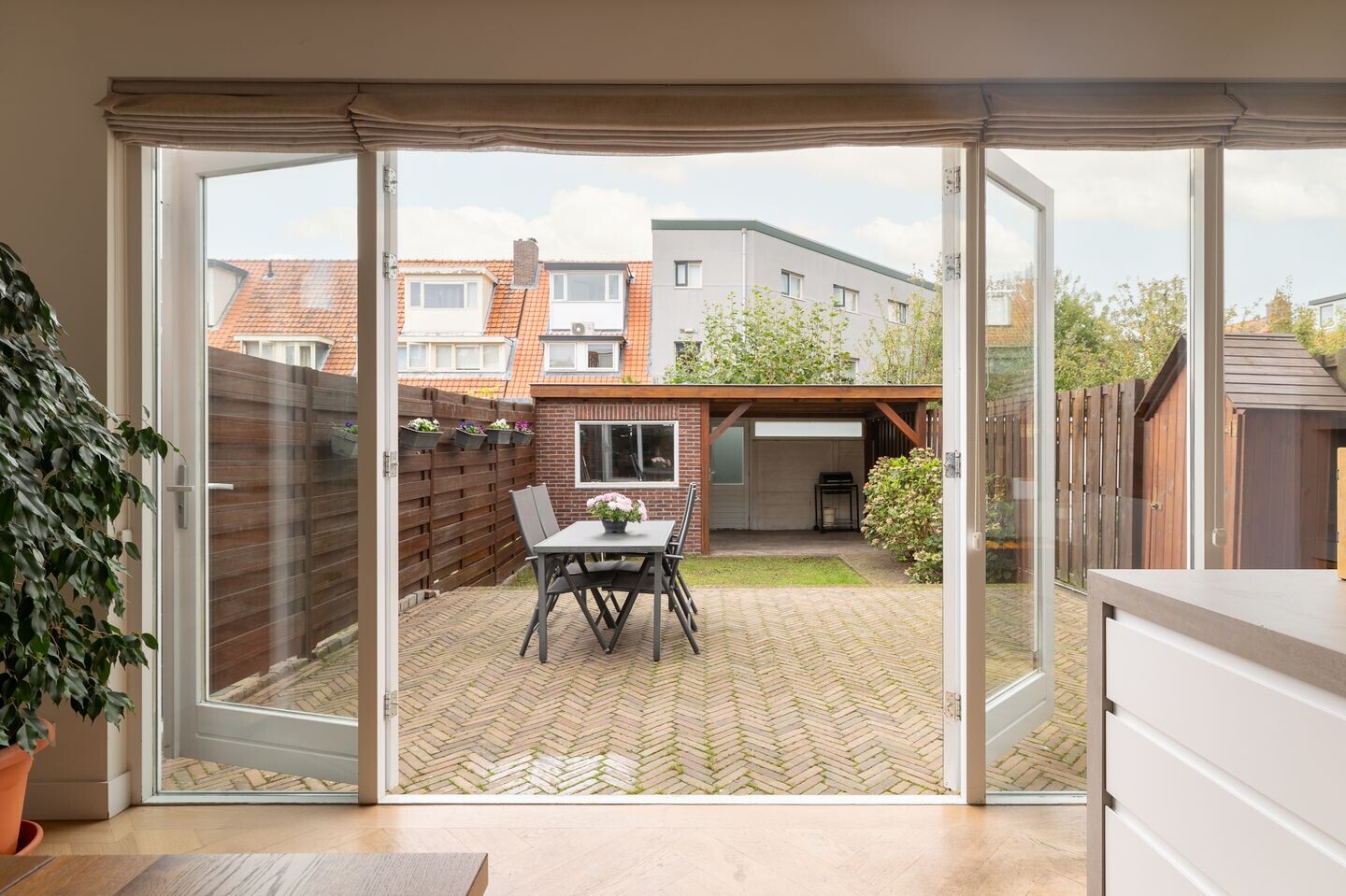 Tussenwoning te koop: Van Zuylen van Nijeveltstraat 278, Wassenaar