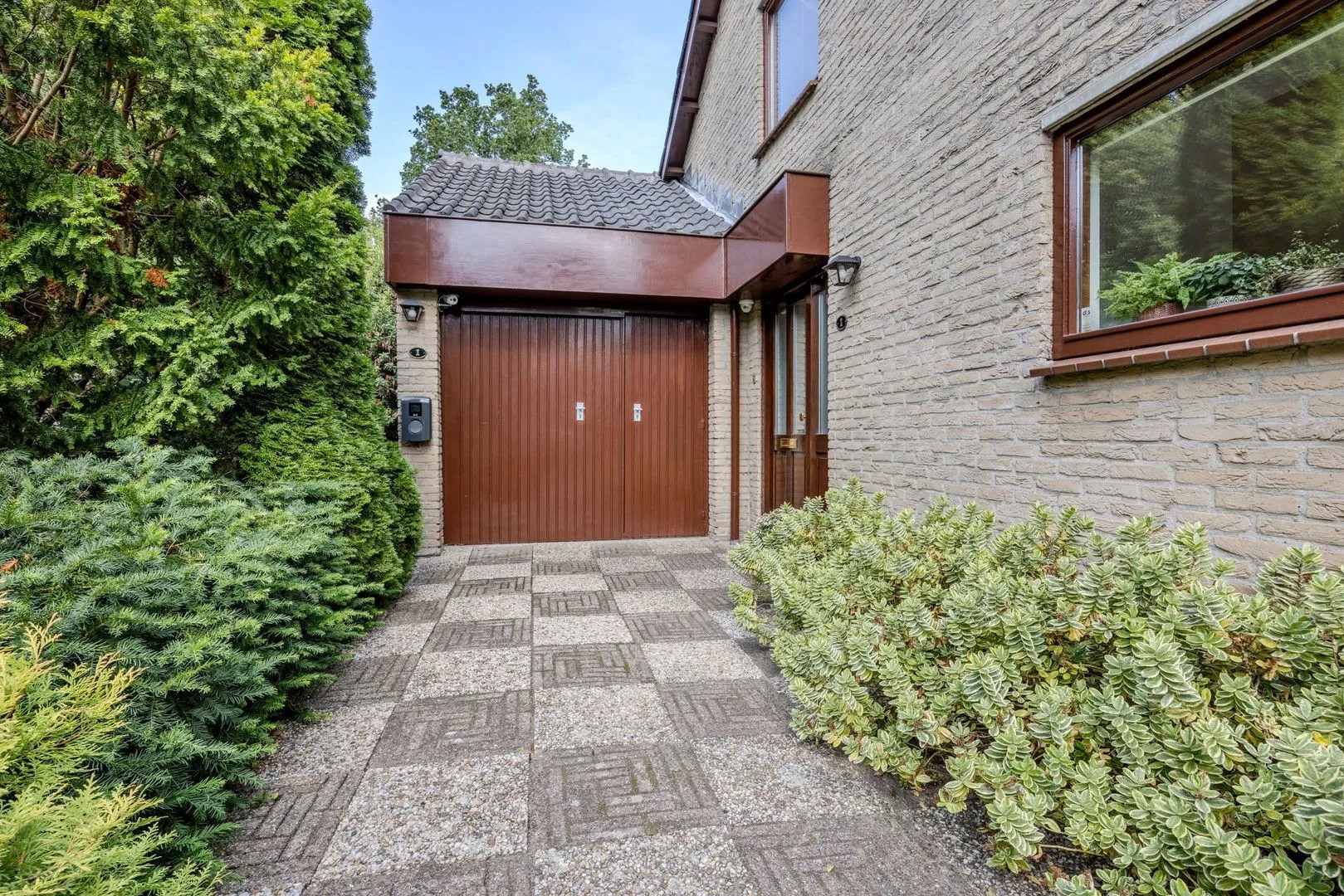 Hoekwoning te koop: Roucooppark 1, Voorschoten