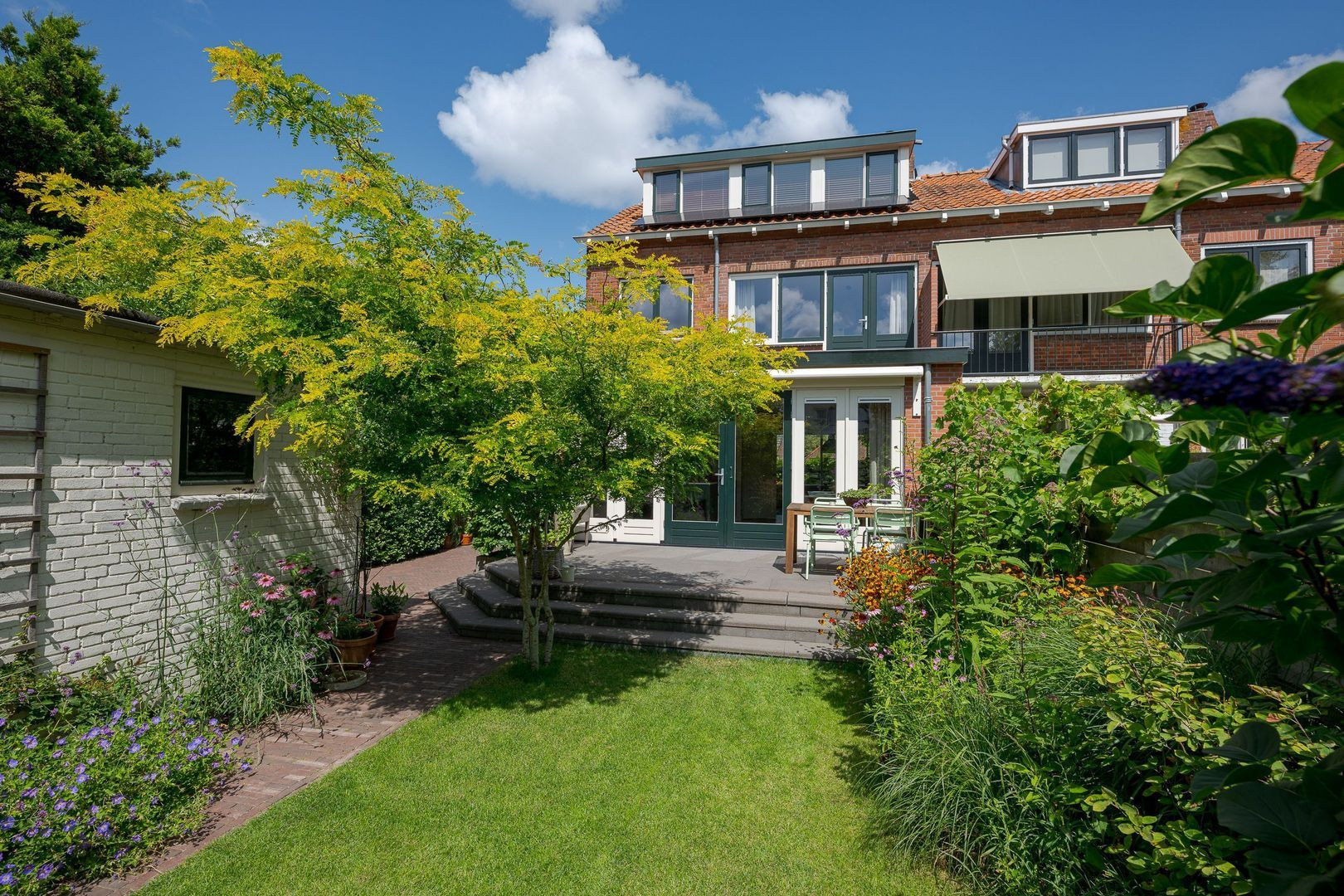 Hoekwoning te koop: Vondelstraat 2, Voorschoten