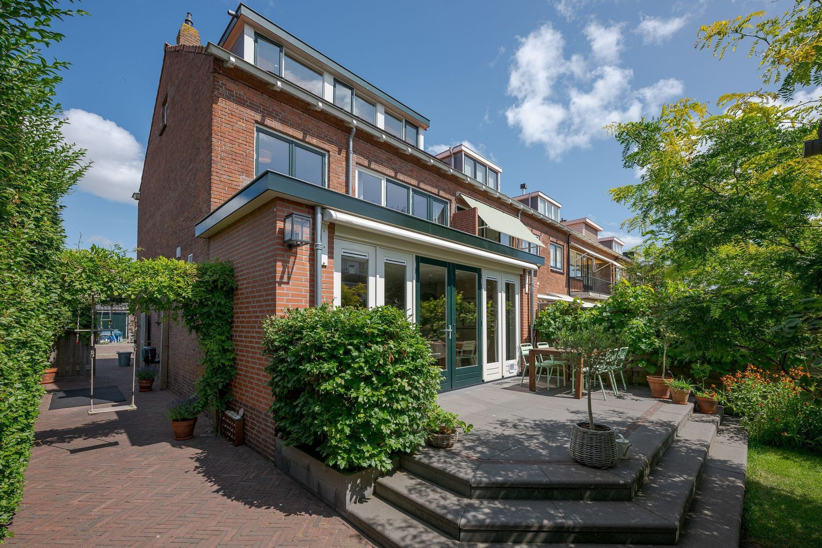 Hoekwoning te koop: Vondelstraat 2, Voorschoten