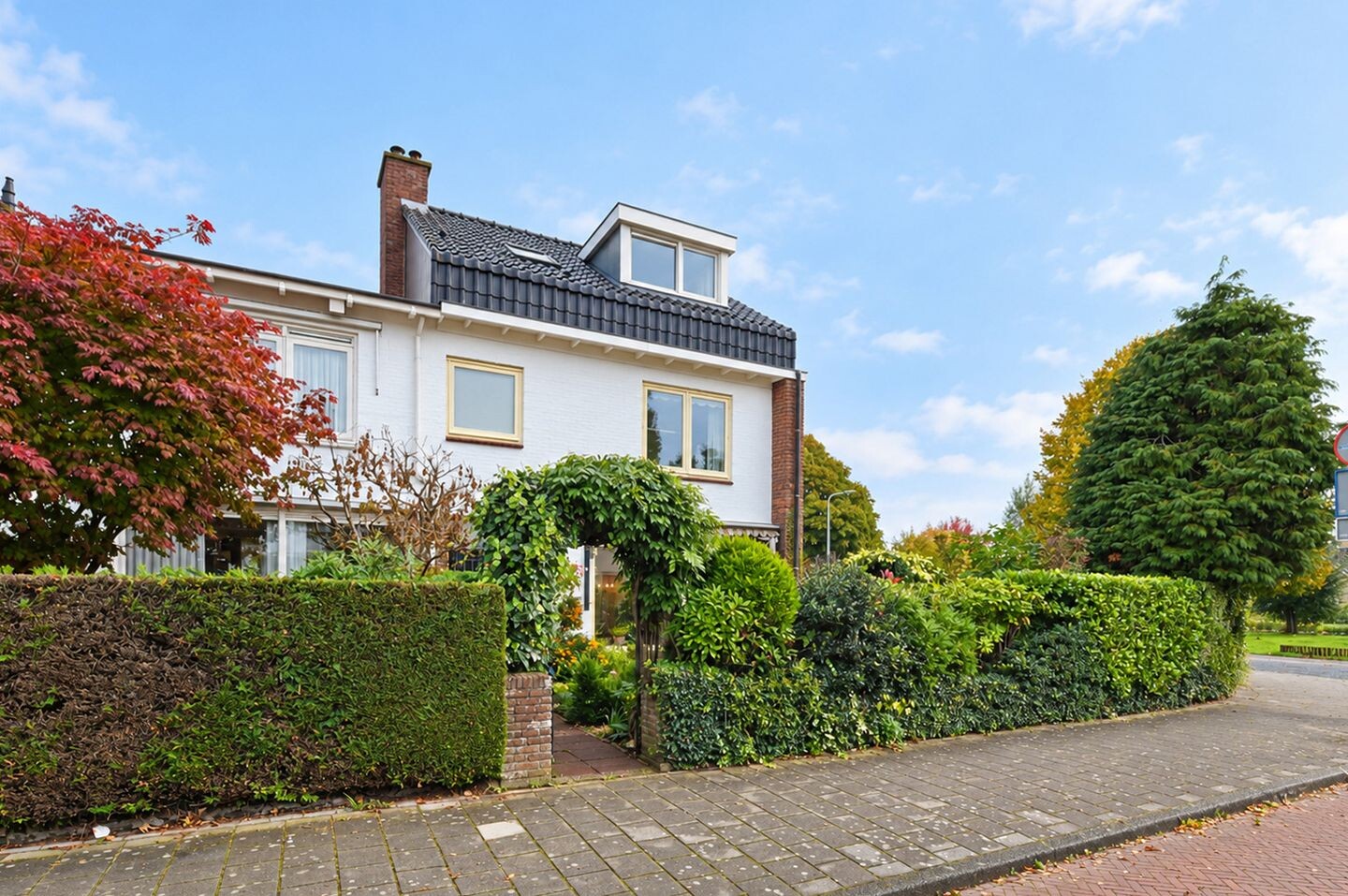 Tussenwoning te koop: Jan Pieterszoon Coenstraat 27, Voorschoten