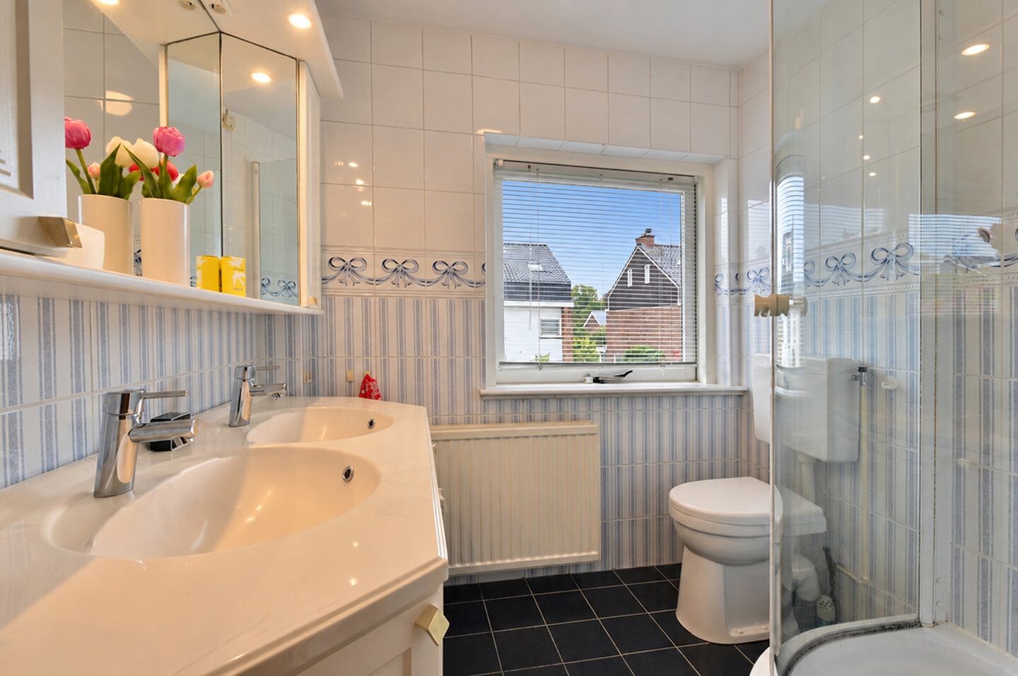 Tussenwoning te koop: Jan Pieterszoon Coenstraat 27, Voorschoten