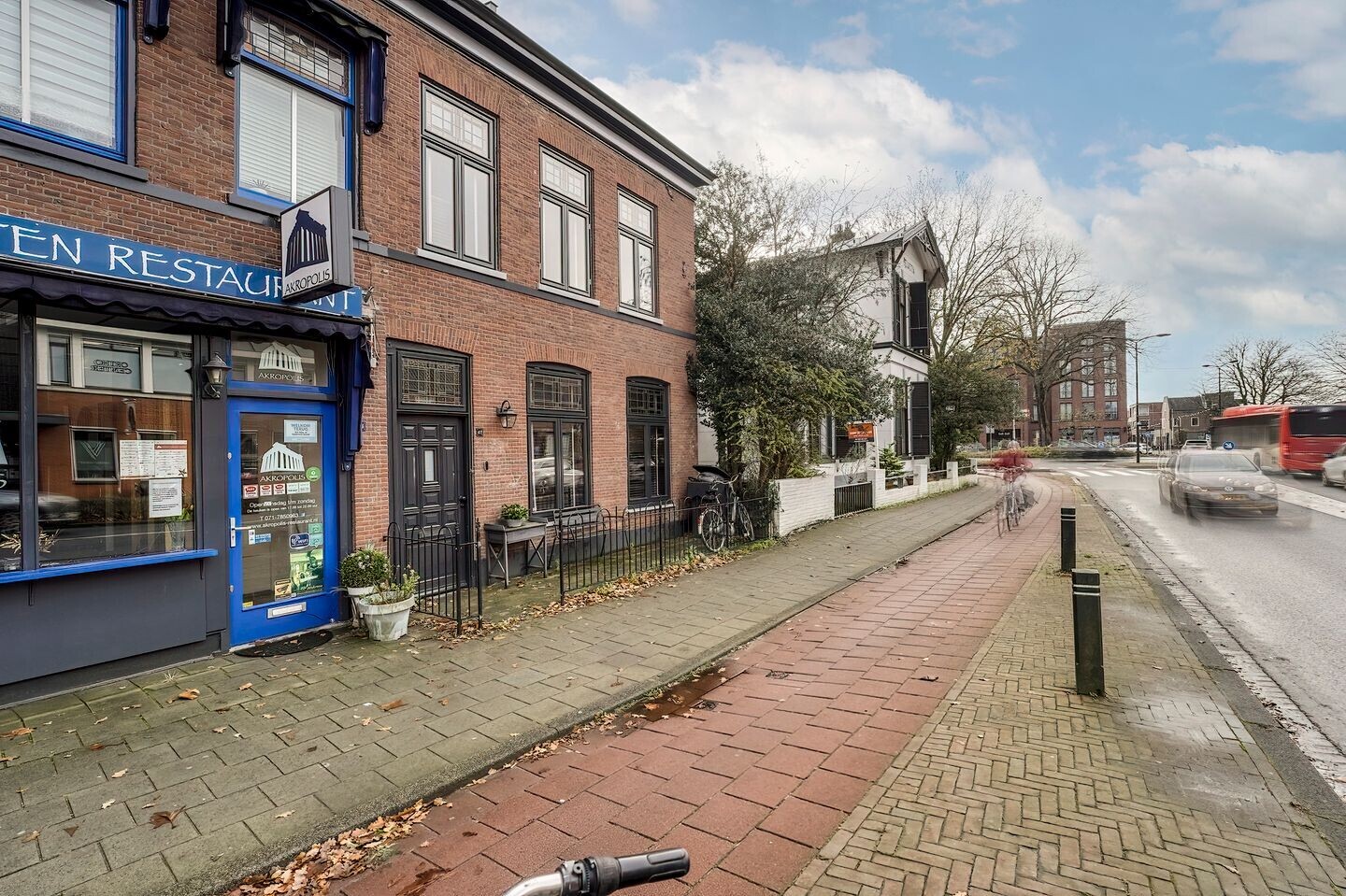 Twee-onder-één-kap te koop: Leidseweg 42, Voorschoten
