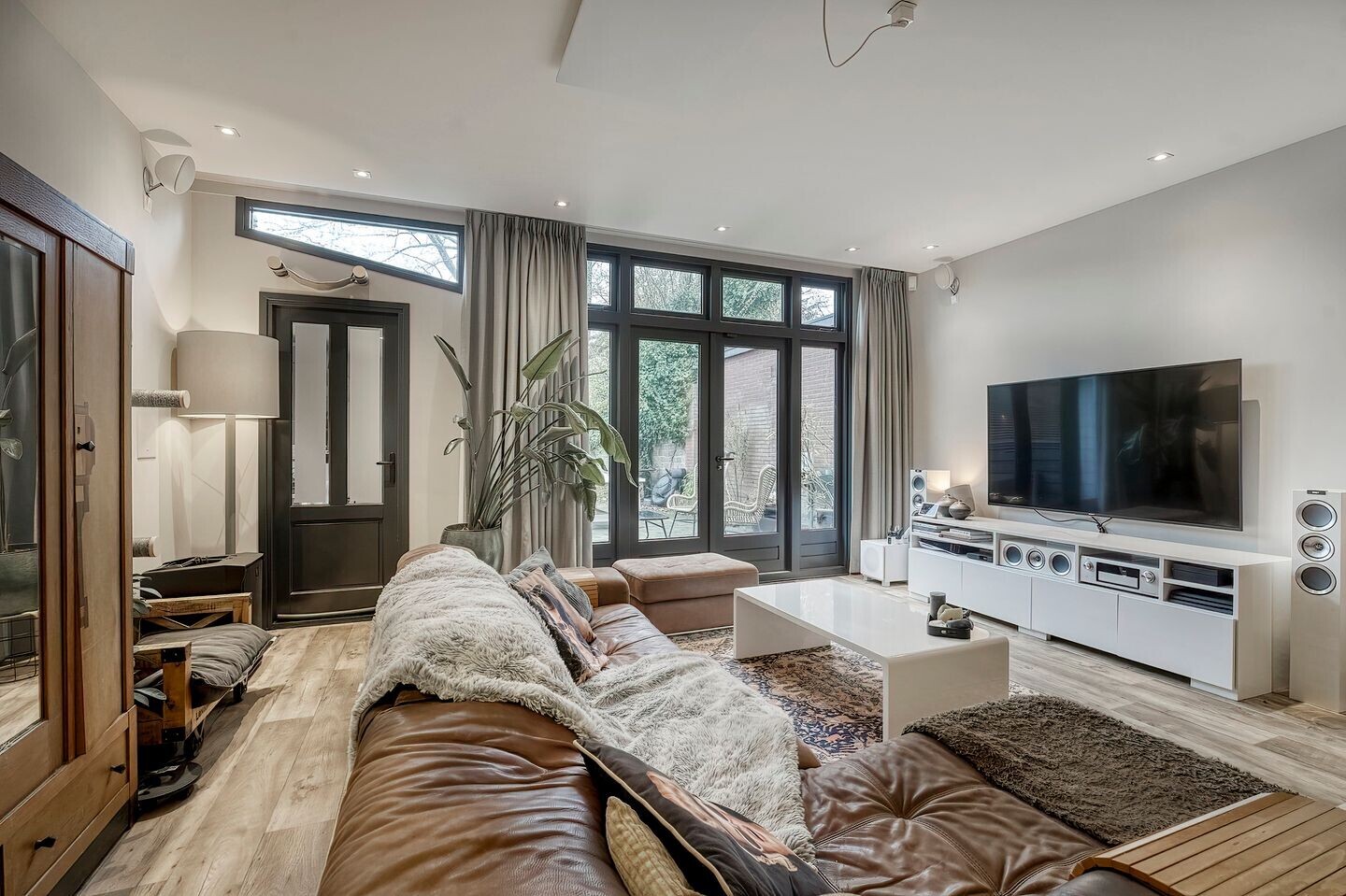 Twee-onder-één-kap te koop: Leidseweg 42, Voorschoten