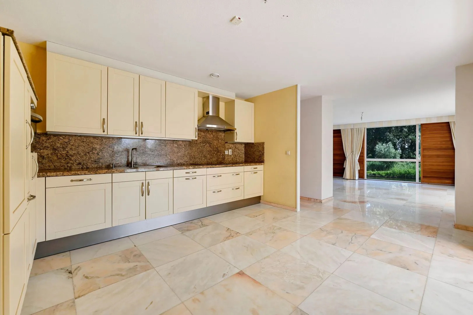 Appartement te koop: Hofvliet 15, Voorschoten