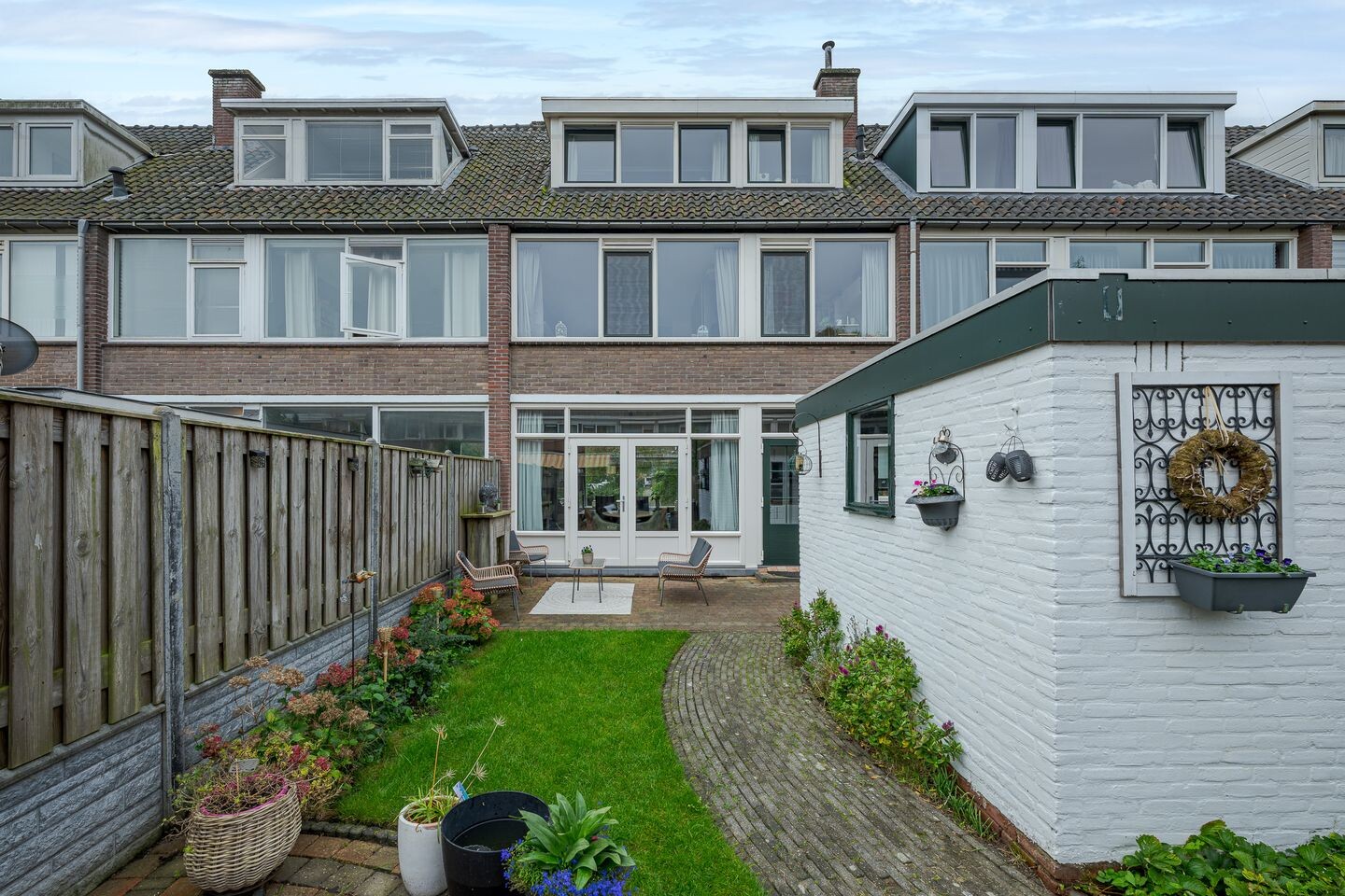 Tussenwoning te koop: Diepenbrocklaan 6, Voorschoten