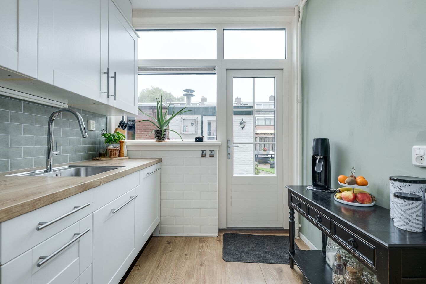 Tussenwoning te koop: Diepenbrocklaan 6, Voorschoten