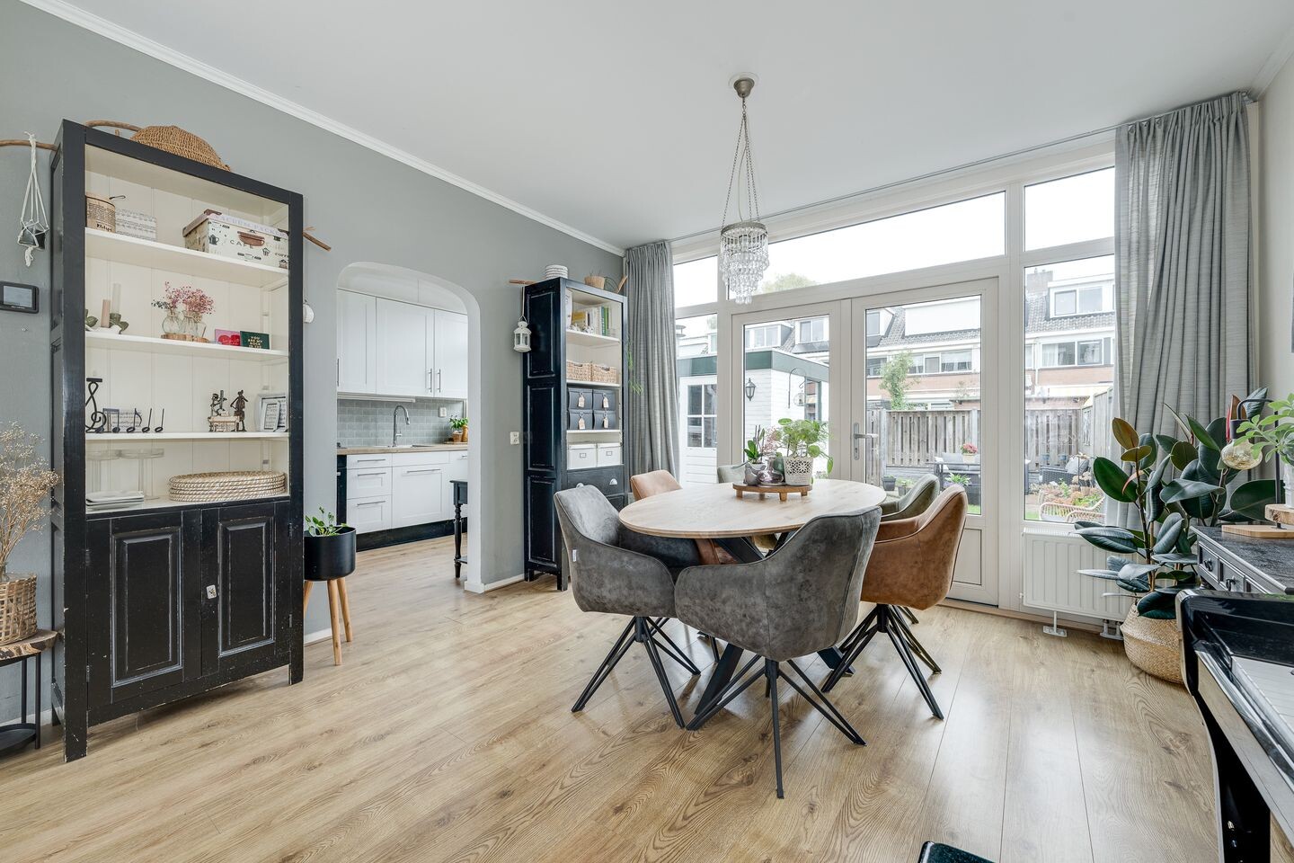 Tussenwoning te koop: Diepenbrocklaan 6, Voorschoten
