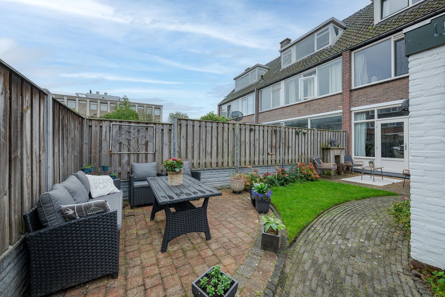 Tussenwoning te koop: Diepenbrocklaan 6, Voorschoten