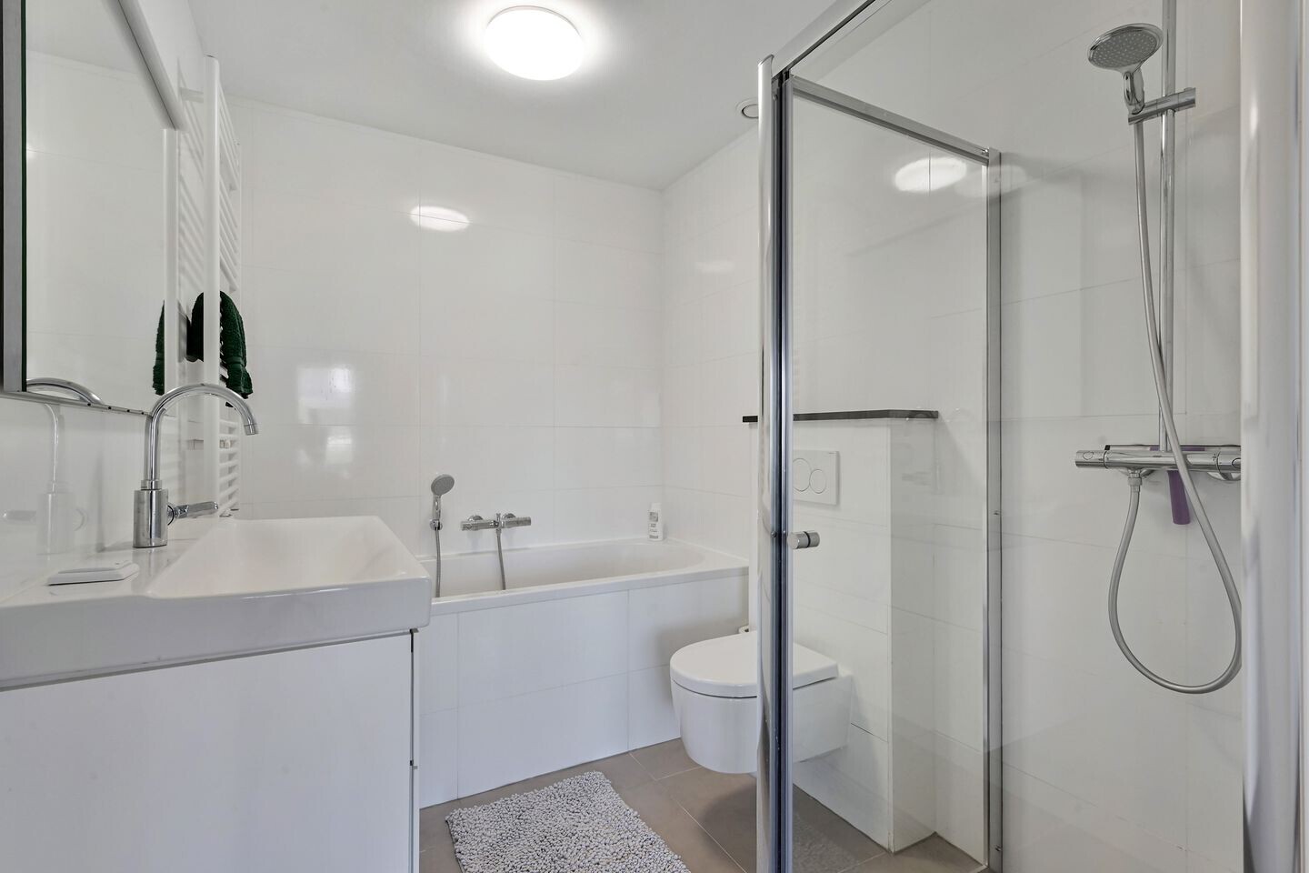 Tussenwoning te koop: IJsvogellaan 56, Leidschendam