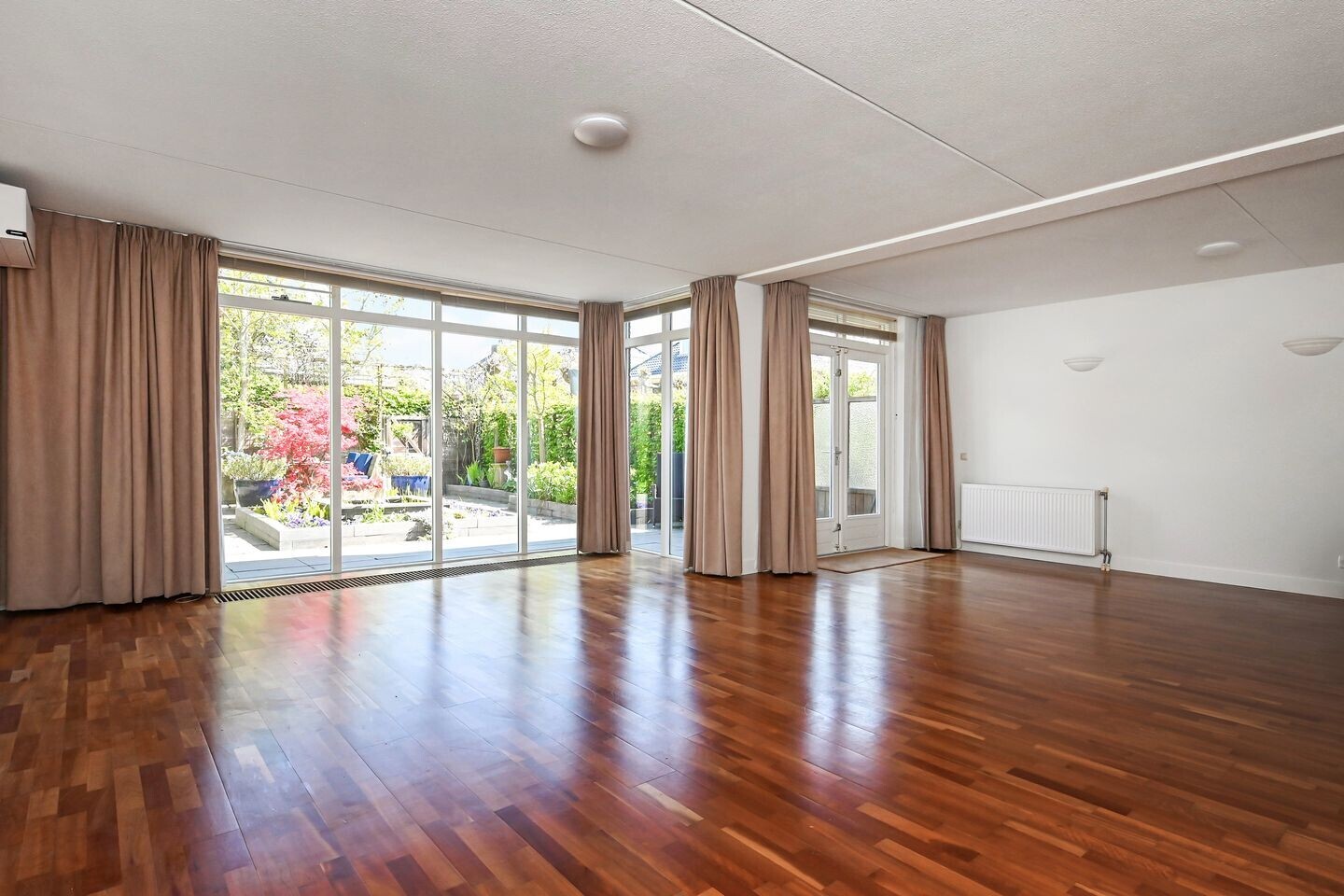 Tussenwoning te koop: IJsvogellaan 56, Leidschendam