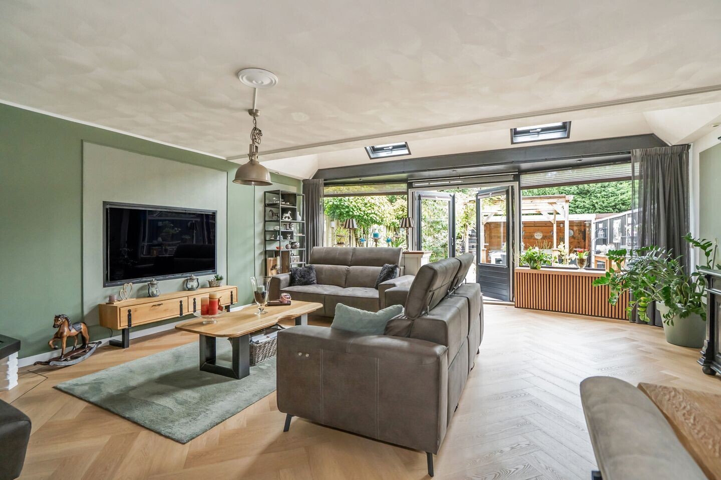 Tussenwoning te koop: Pelikaanhof 38, Leidschendam