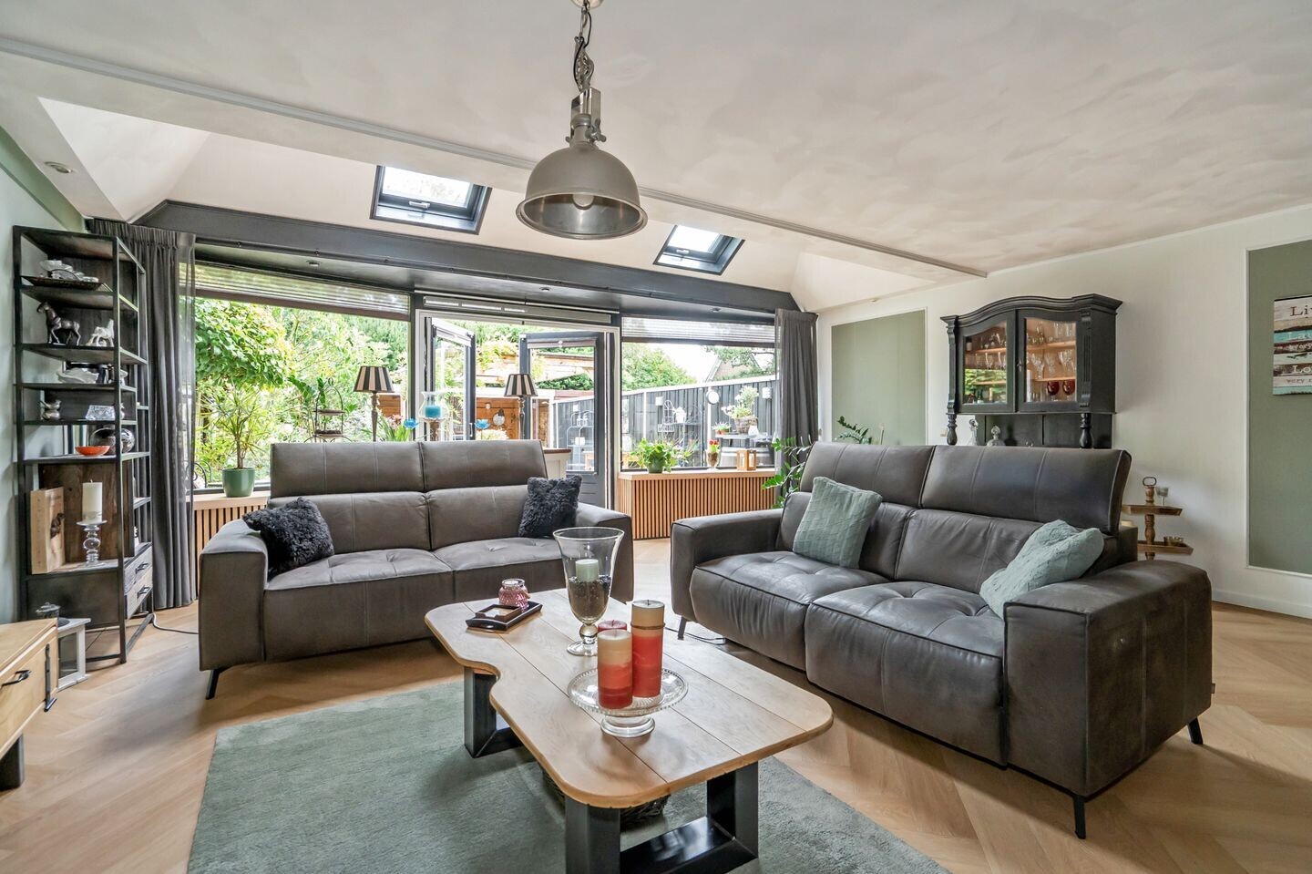 Tussenwoning te koop: Pelikaanhof 38, Leidschendam