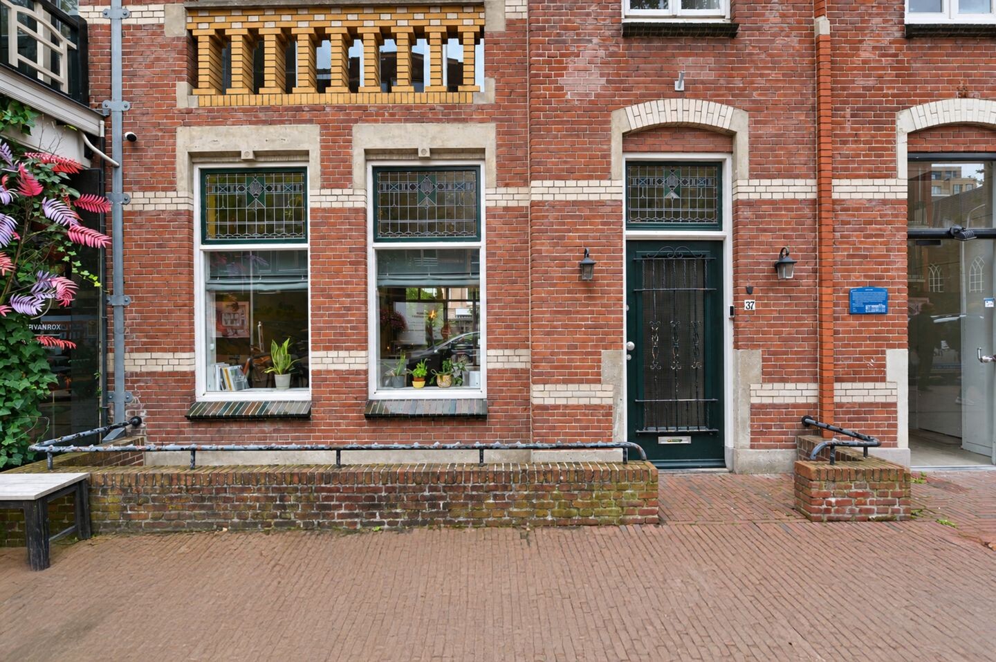 Tussenwoning te koop: Damlaan 37, Leidschendam