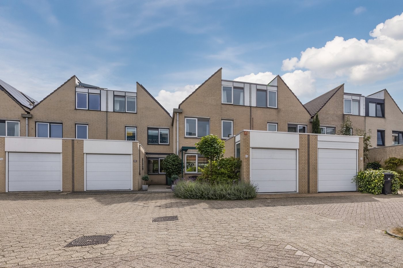 Tussenwoning te koop: Dokter Perquinstraat 40, Leidschendam