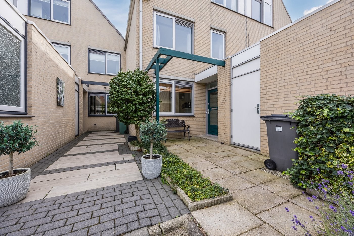 Tussenwoning te koop: Dokter Perquinstraat 40, Leidschendam