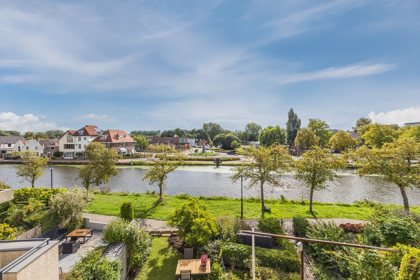 Tussenwoning te koop: Dokter Perquinstraat 40, Leidschendam