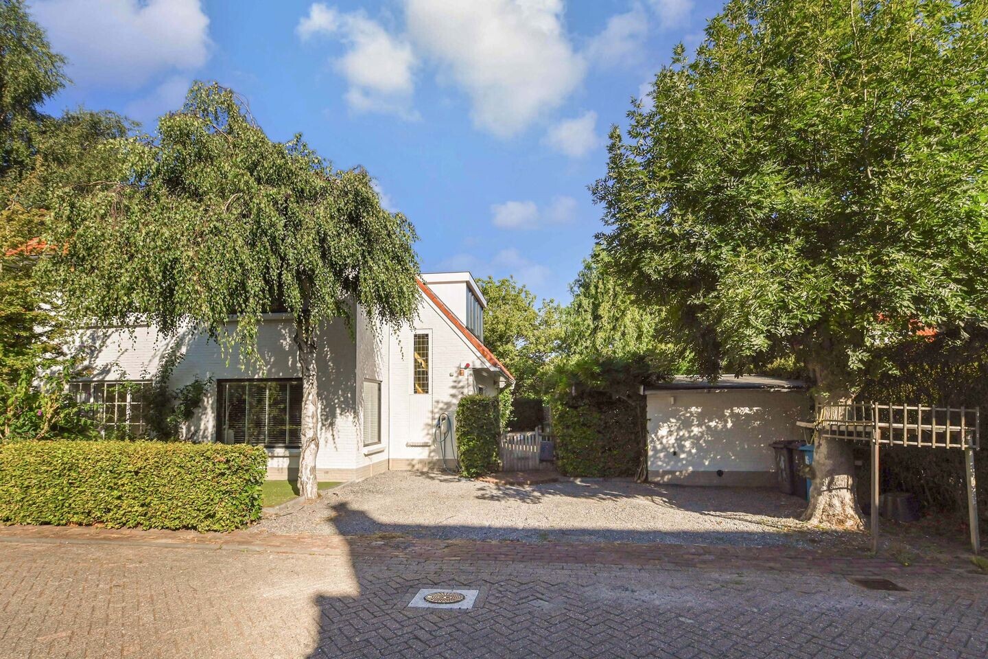 Twee-onder-één-kap te koop: Lindelaan 16, Leidschendam