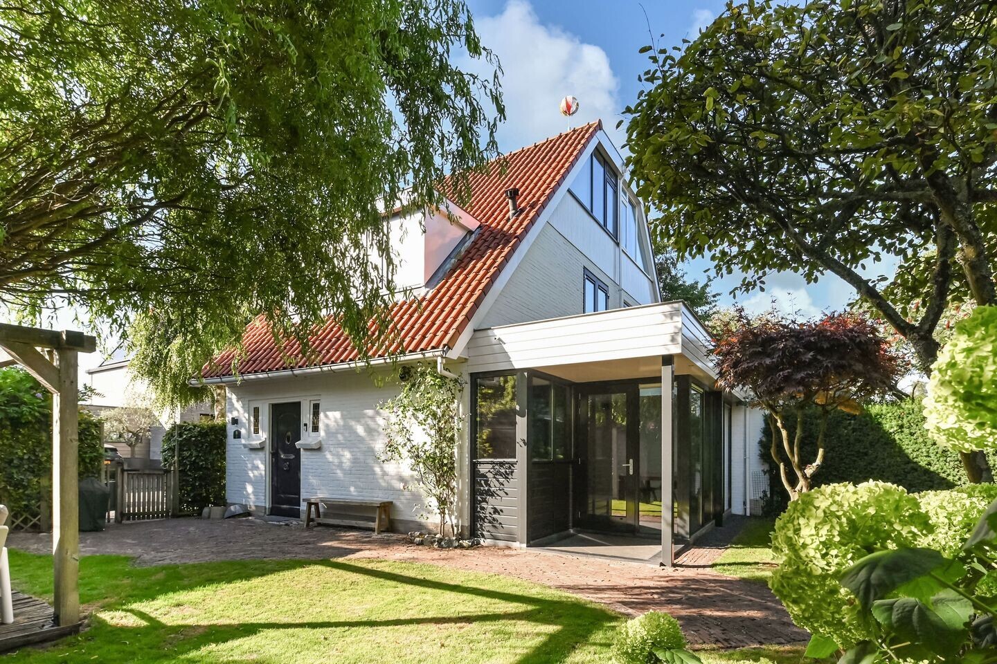 Twee-onder-één-kap te koop: Lindelaan 16, Leidschendam