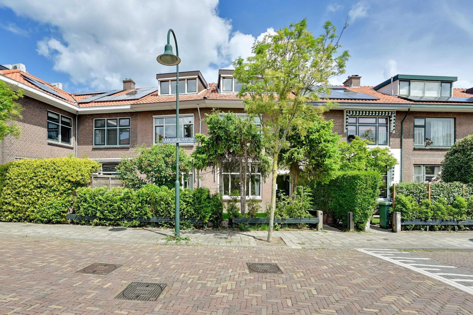 Tussenwoning te koop: Laan van Sevenstar 10, Voorburg