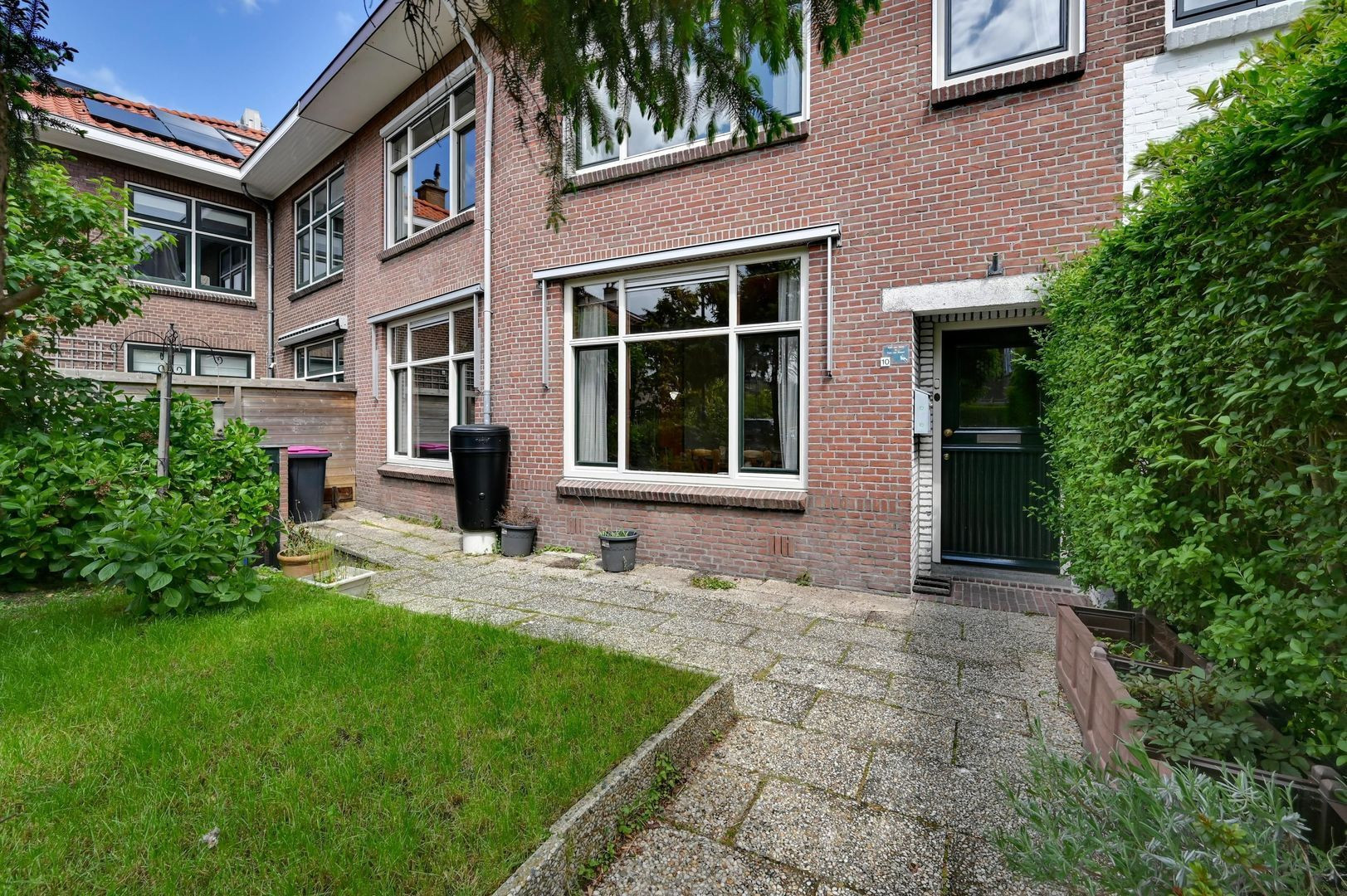 Tussenwoning te koop: Laan van Sevenstar 10, Voorburg
