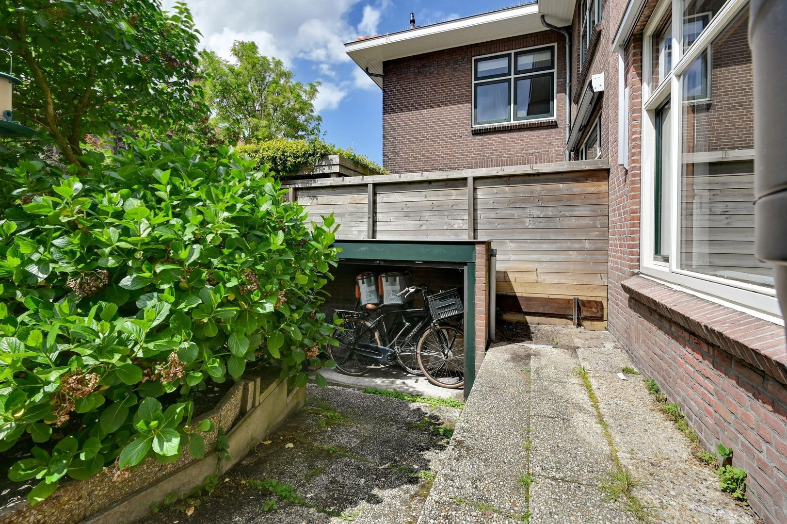 Tussenwoning te koop: Laan van Sevenstar 10, Voorburg