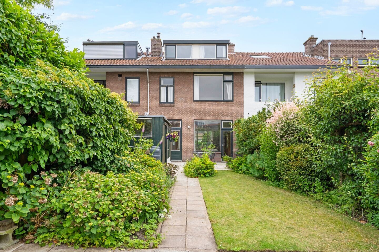 Tussenwoning te koop: Laan van Sevenstar 6, Voorburg
