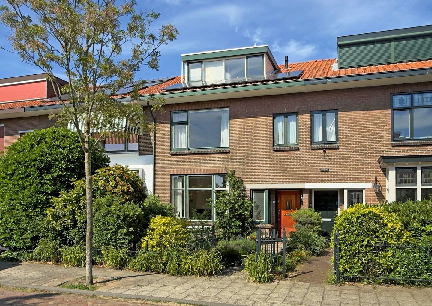 Tussenwoning te koop: Laan van Sevenstar 6, Voorburg