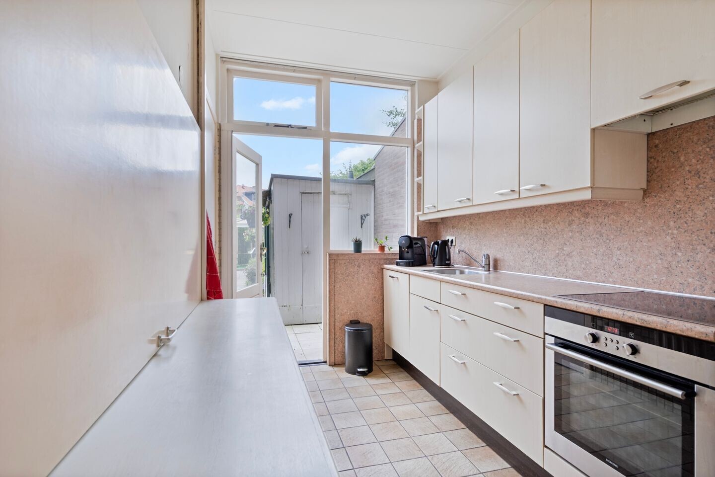 Tussenwoning te koop: Laan van Sevenstar 6, Voorburg