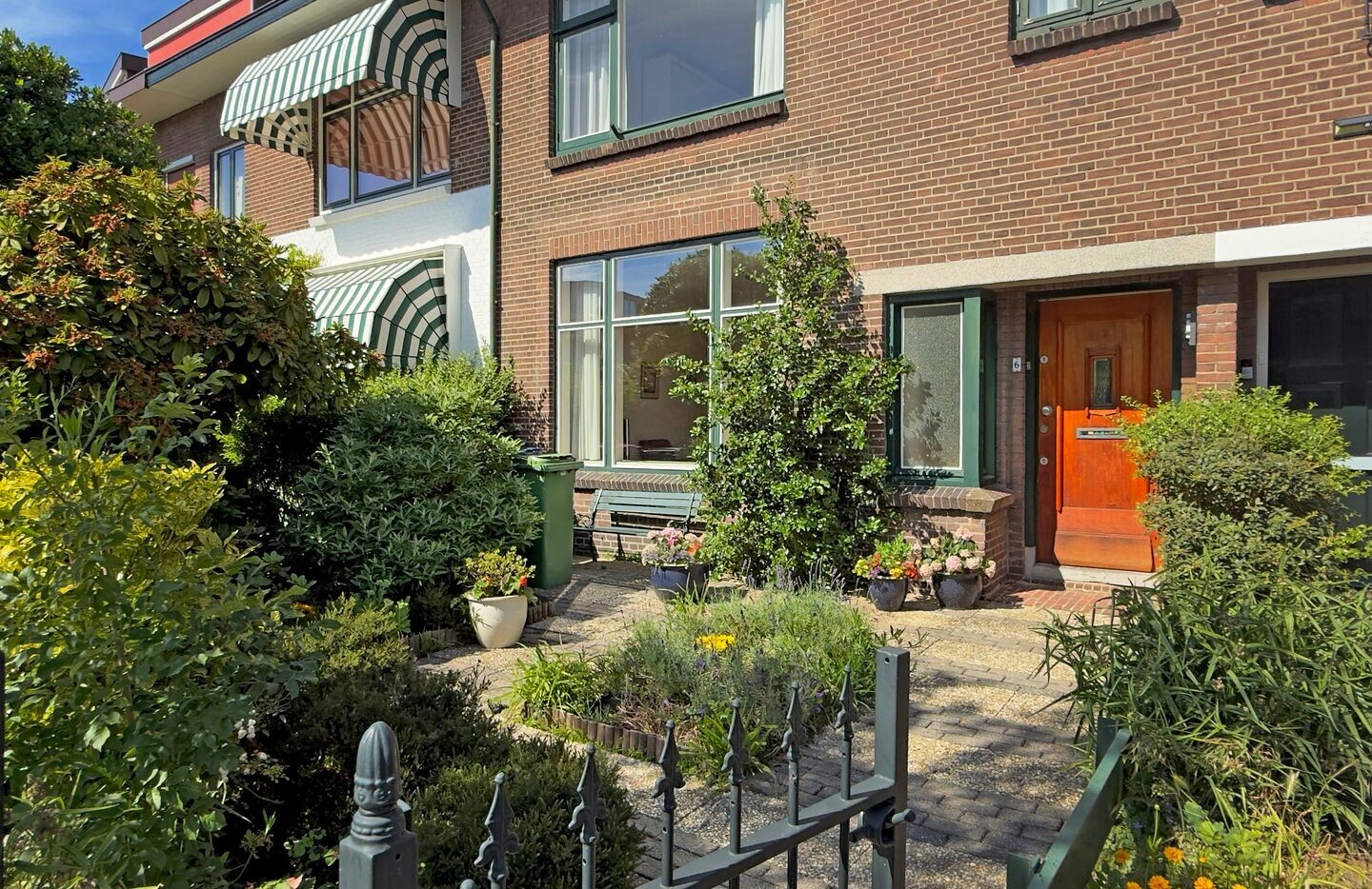 Tussenwoning te koop: Laan van Sevenstar 6, Voorburg