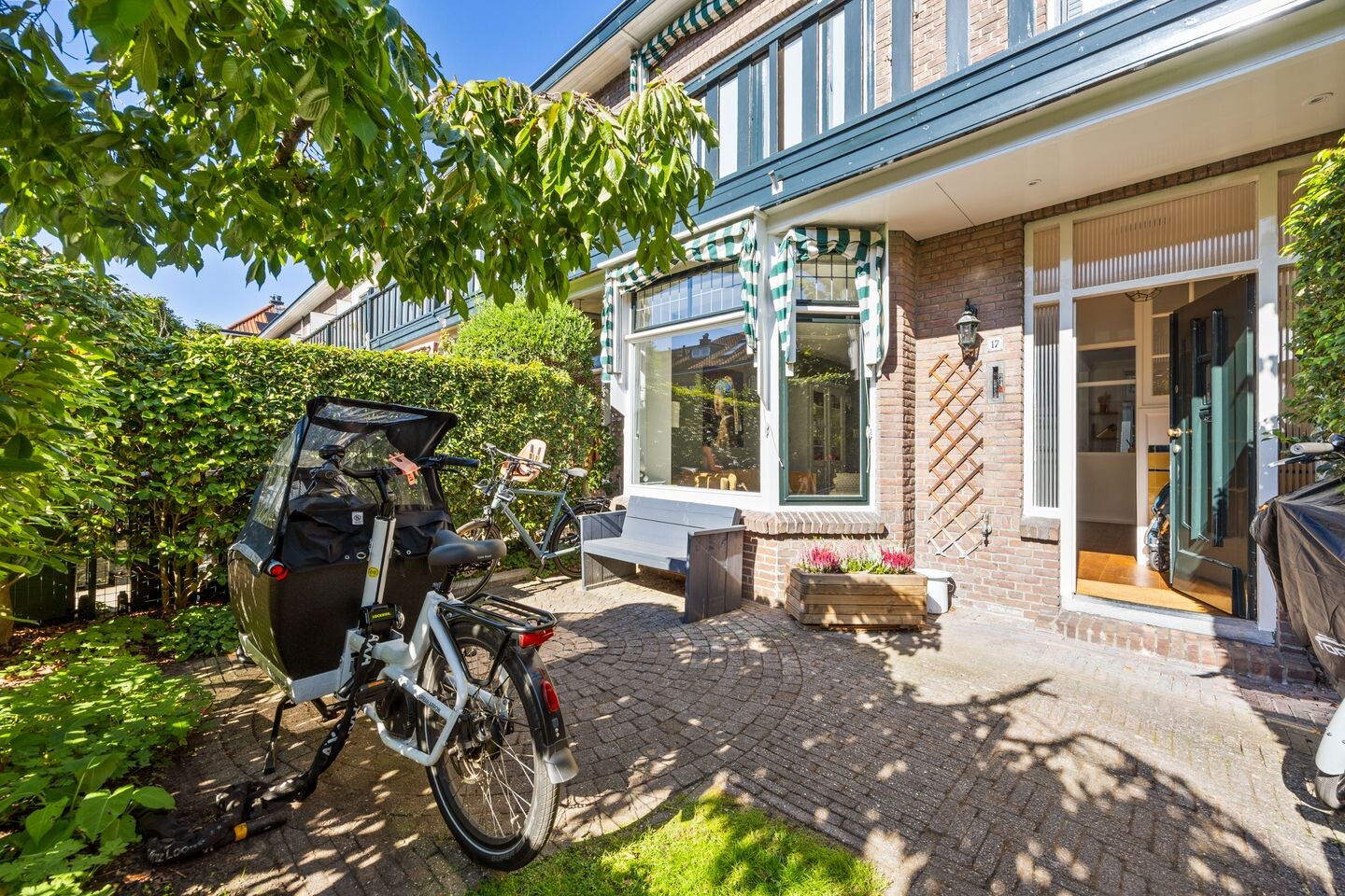 Tussenwoning te koop: Oosterloostraat 17, Voorburg