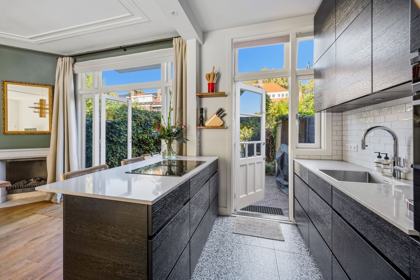 Tussenwoning te koop: Oosterloostraat 17, Voorburg